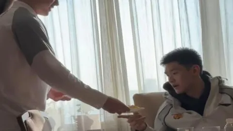 库里刷新纪录！半场30+5+5神迹的最年长球员