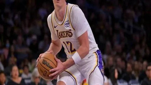 警节荣光：边疆守望情深意长，山河壮丽映忠诚风采。