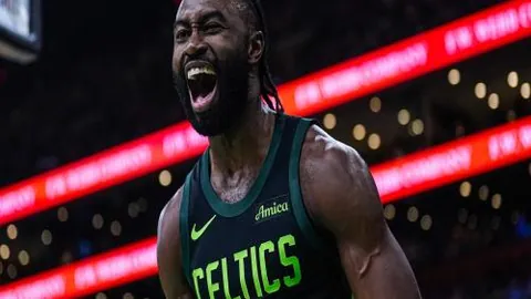 “国足对阵澳大利亚，林良铭与王上源停赛，蒋光太伤退，胜算几何？”